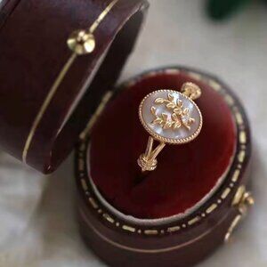 NEW Vintage Style Medallion Ring Sz 7 14K Plated Enamel Leaf Dainty Fairy